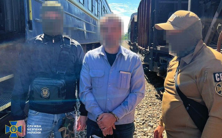 15 років тюрми отримав зрадник, який "зливав" у чат-бот розвідки РФ маршрути руху ешелонів ЗСУ