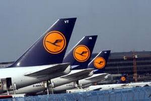 Авиакомпания Lufthansa отменила почти все рейсы на понедельник