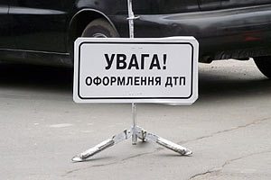Луганский гаишник на Мersedes S500L столкнулся с "жигулями"