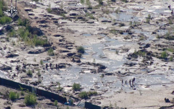 Посадовця Держгеонадр підозрюють у сприянні незаконному видобутку 5 тонн бурштину на Рівненщині