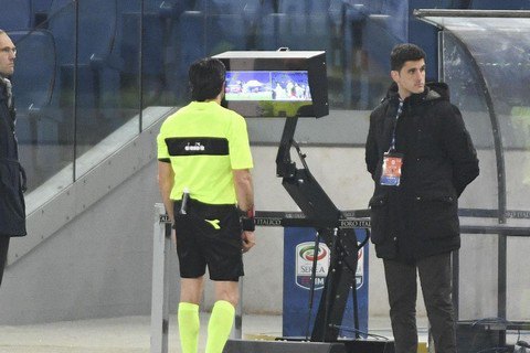 В правила футбола включили видеоповторы для судей и четвертую замена
