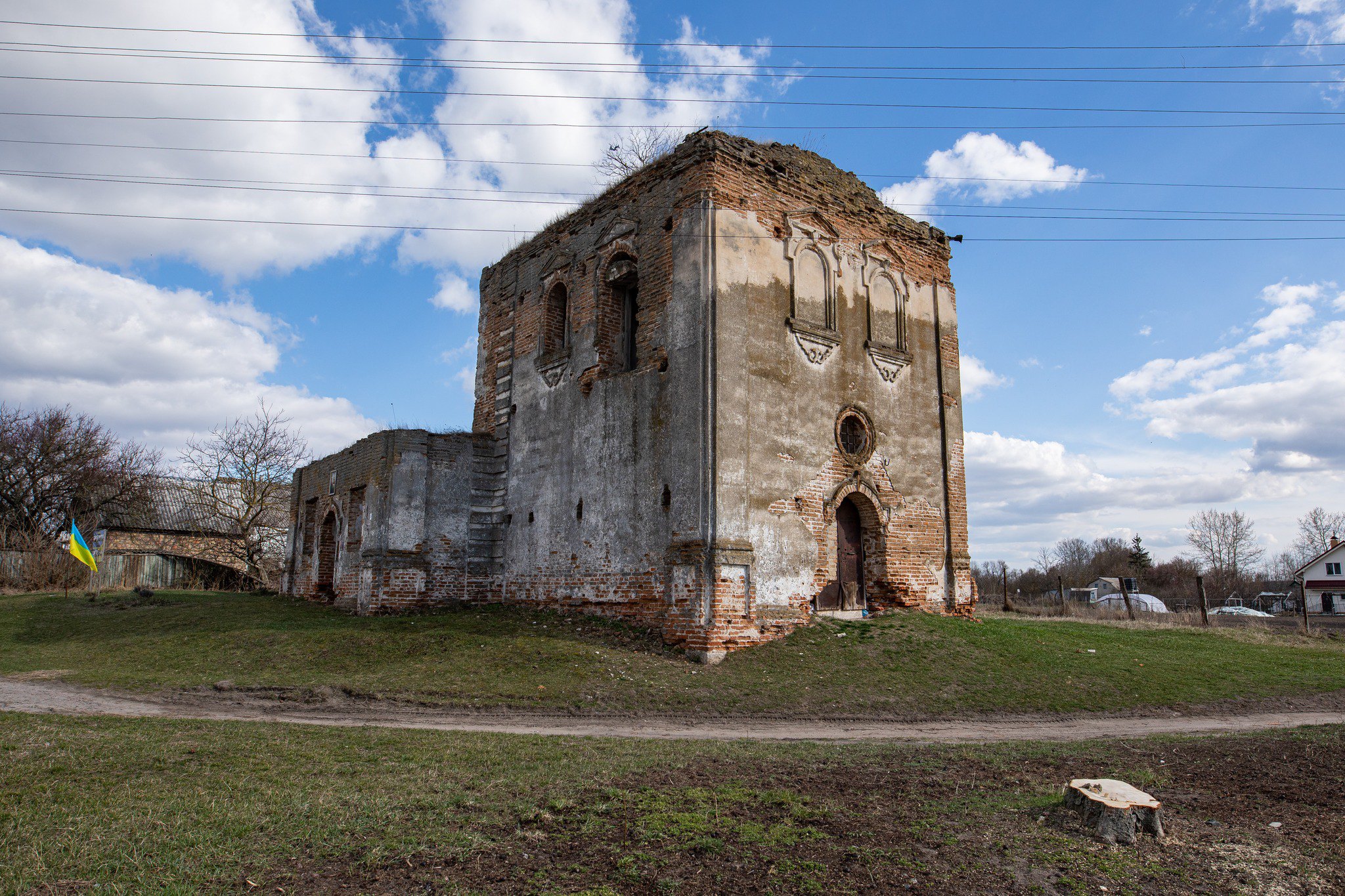 Троїцька церква у селі Гостролуччя на Київщині
