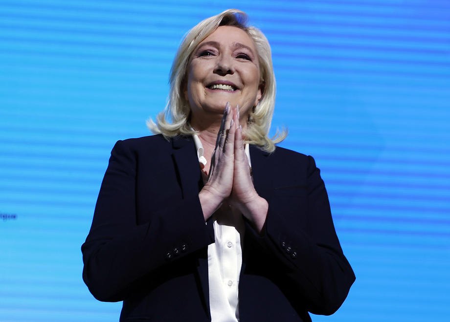 Марін Ле Пен виступає з промовою після першого туру президентських виборів у Парижі, 10 квітня 2022 р.