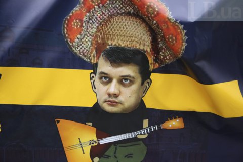 ​Возле Рады прошла акция против пересмотра языкового закона