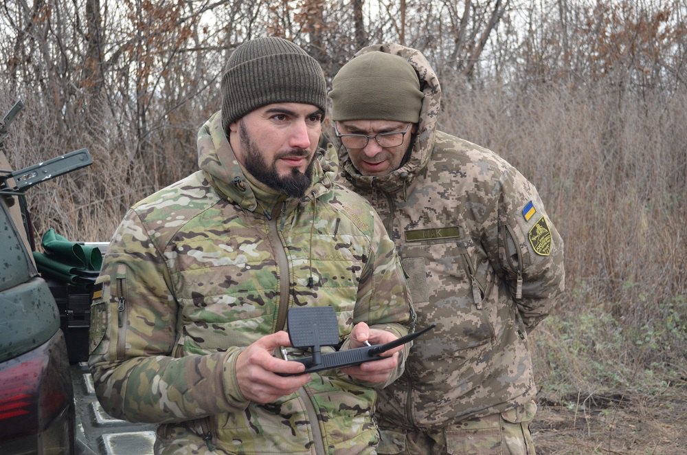 Юрій Федоренко (ліворуч) у складі батальйоні БпAК ‘Ахіллес’ 