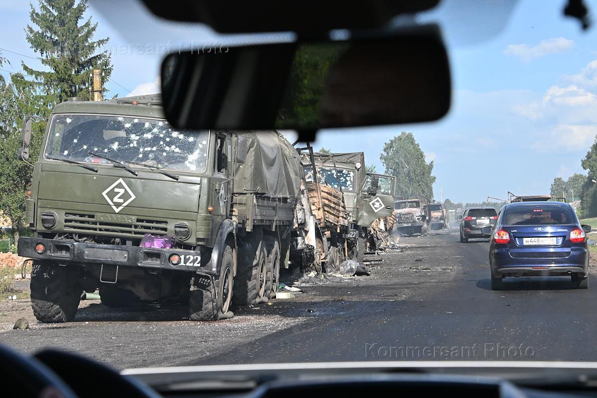 Наслідки влучань по колоні військ РФ у Курській області