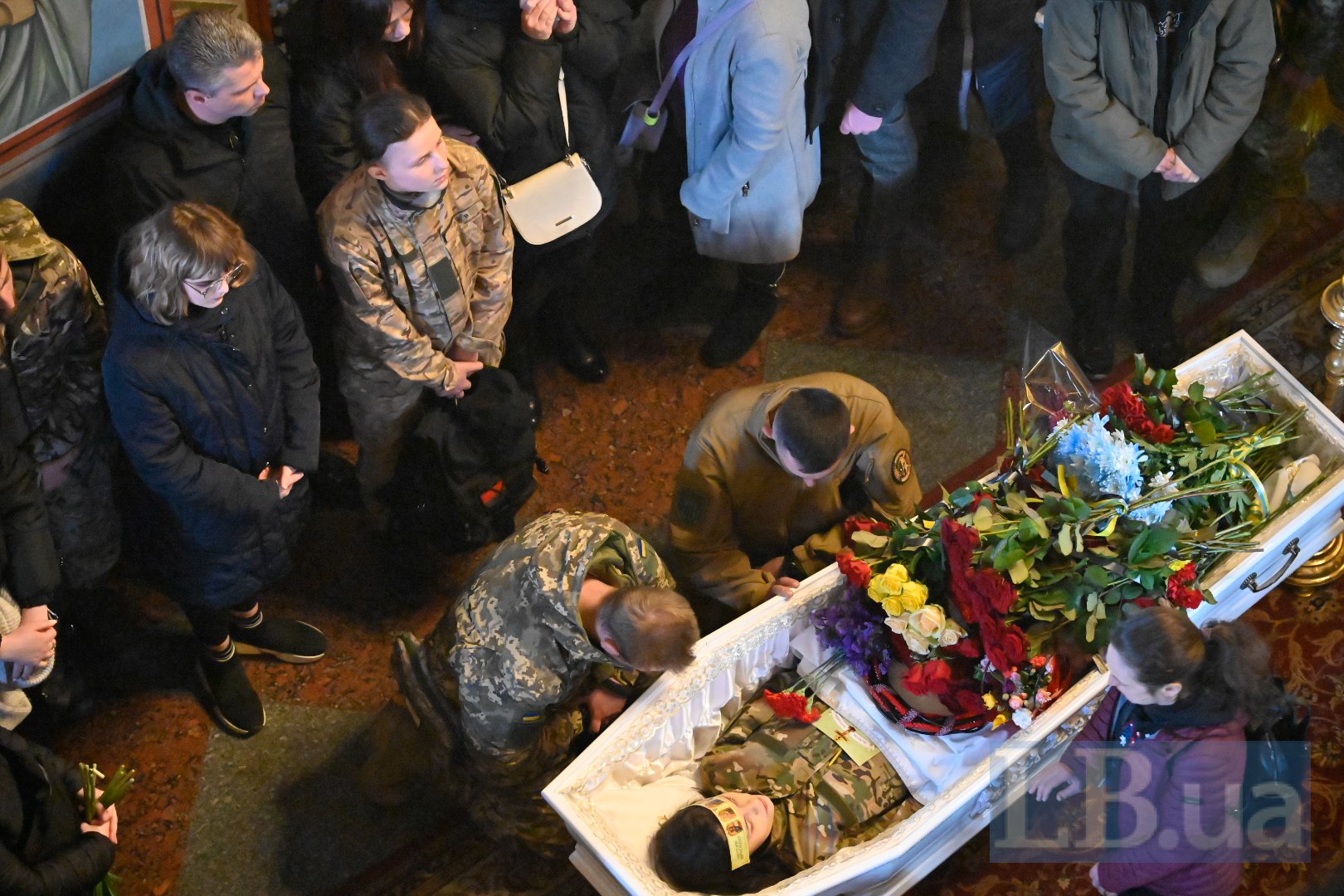 Прощання із загиблими бійцями Денисом Дайнеко та Анастасією Мар’янчук у Михайлівському соборі у Києві.