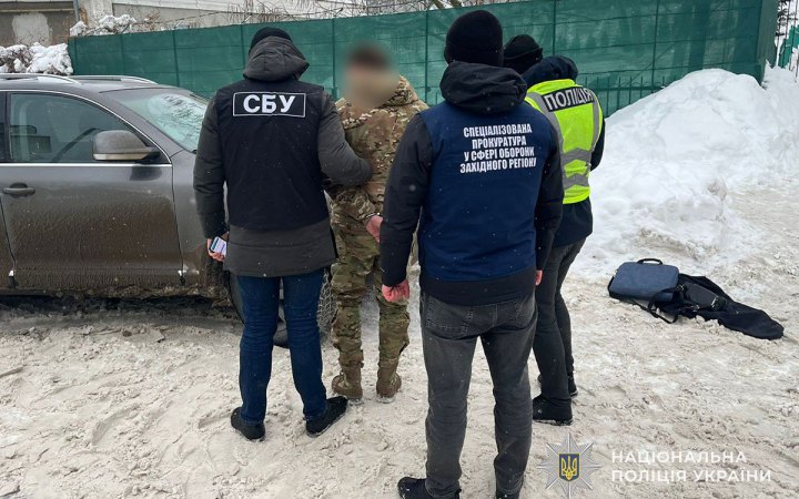 Заступника начальника районного ТЦК на Тернопільщині затримали на хабарі