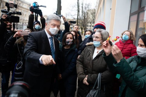 Петро Порошенко: «Може, й за ґратами, якщо відбуватиметься таке свавілля… Як казав класик: «Хай сильніше гримне буря»