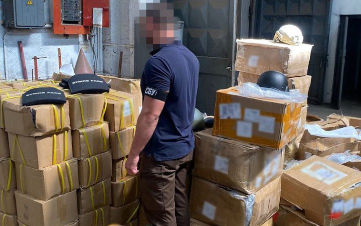 У Києві власника мережі магазинів військового спорядження викрили на продажі гуманітарки
