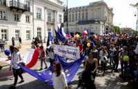 В Польше тысячи демонстрантов вышли на антиправительственный марш 