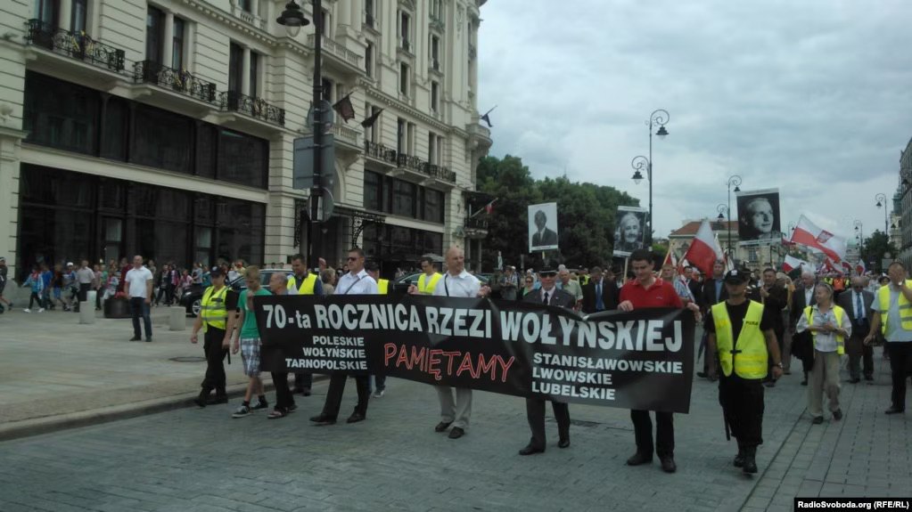Марш пам'яті жертв трагедії на Волині у Варшаві, 11 липня 2013 року