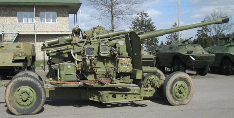 Трофейна <em>радянська 100-мм важку зенітна гармату </em>КС-19 