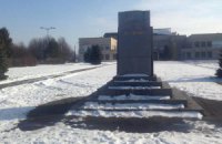 В Хмельницкой области снесли памятник Ленину