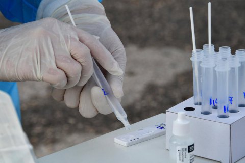 Украина получила 225 тысяч COVID-тестов на антиген