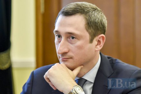 ​Міністр Чернишов повідомив, що невідомі телефонують від його імені і просять гроші