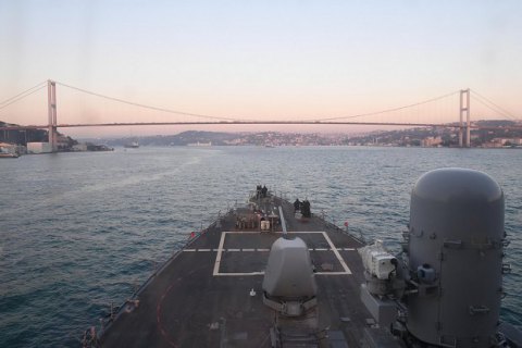 Самолеты ВВС РФ совершили опасные маневры у эсминца США в Черном море, - Пентагон
