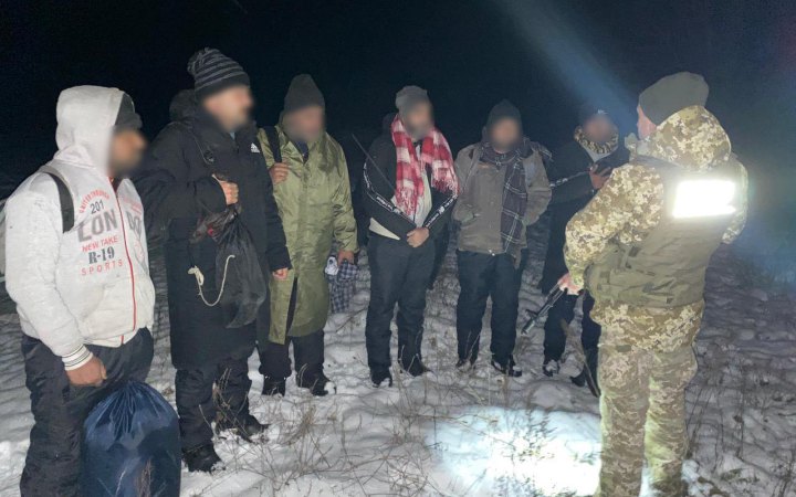 Білоруси привезли до кордону України групу нелегалів з Пакистану та Бангладеш