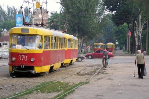 В Запорожье пассажир трамвая погиб, наткнувшись на вилы