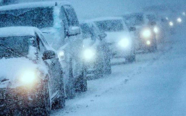 У неділю в Україні очікується сніг та ожеледиця
