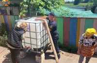 Підрив Каховської ГЕС: рятувальники показали, як підвозять воду на Нікопольщину