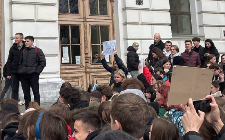 Студенти "Львівської політехніки" влаштували акцію проти Фаріон