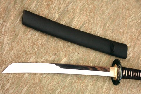 В Токио мужчина с самурайским мечом устроил резню в храме