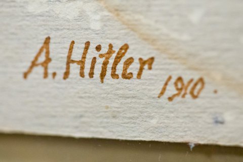 На аукционе в Германии не смогли продать картины Гитлера