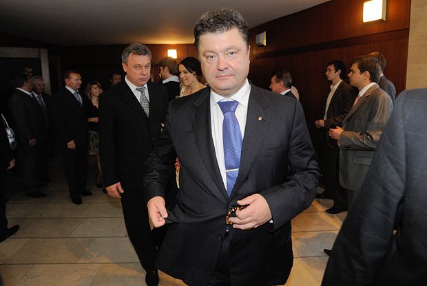 Александр Омельченко считает, что Петр Порошенко - один из политиков, который может составить конкуренцию Александру Попову на
выборах мэра Киева