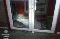 У Києві зламали банкомат і змусили безперервно видавати гроші