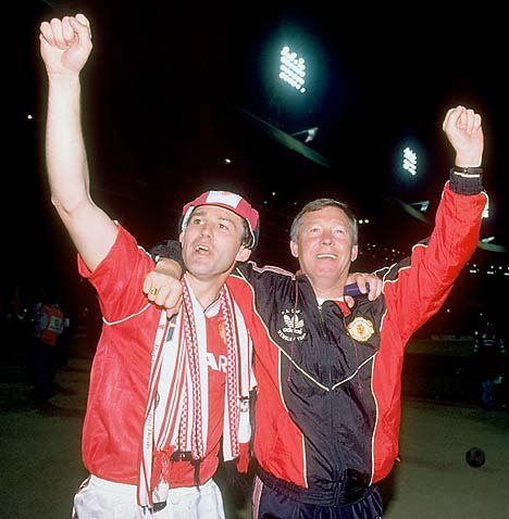 Брайан Робсон и Алекс Фергюсон после победы над Кристал Пэласом, 1990 г.