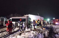 Возле Ивано-Франковска мусоровоз столкнулся с маршруткой, два человека погибли