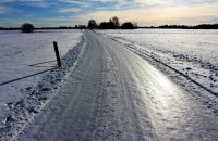 Синоптики прогнозують на завтра ожеледицю на дорогах України, крім півдня та південного сходу