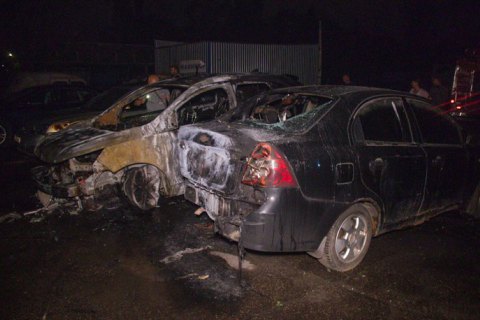 В Киеве неизвестные подожгли на стоянке машину общественного активиста