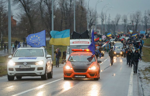Автомайдановцы по дороге в Межигорье