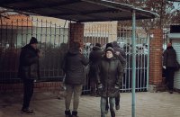 У Маріуполі шукають робітників рити окопи у Бердянську