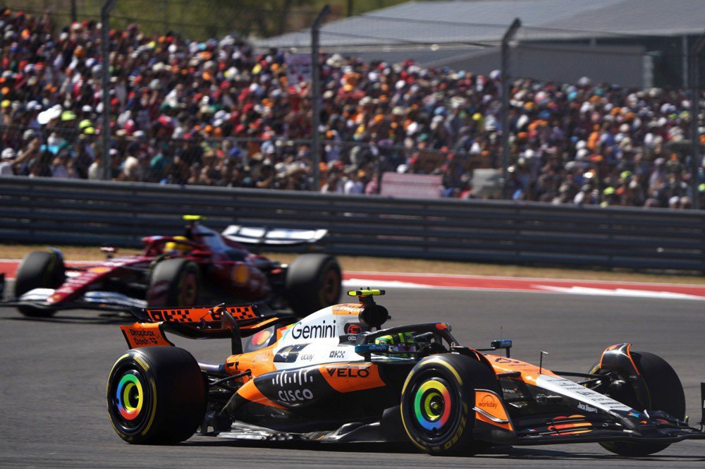 Норріс і Леклер з'ясовують стосунки під час гонки