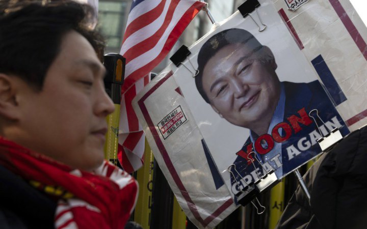 Суд у Південній Кореї виніс перший вирок у справах проти експрезидента Юна