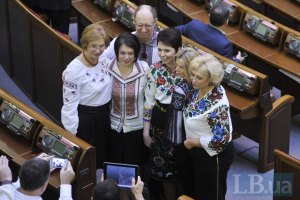 Левочкин пообещал женщинам-депутатам встречу с Януковичем