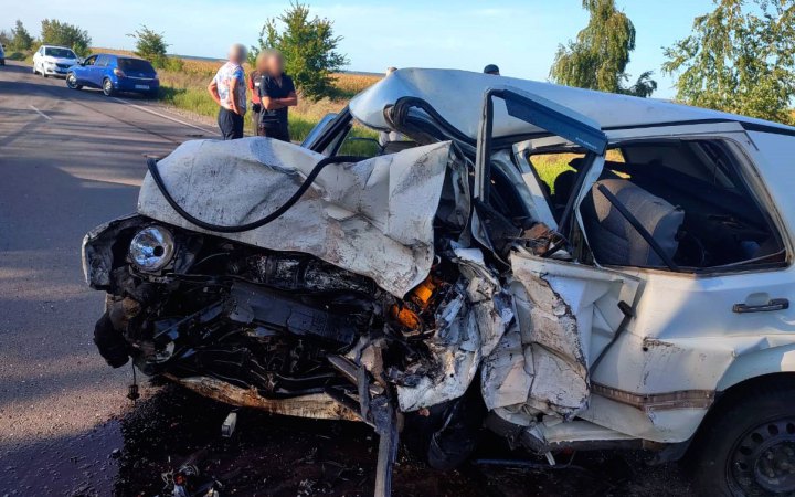 Внаслідок зіткнення автомобілів на Полтавщині одна людина загинула, ще три травмовані 