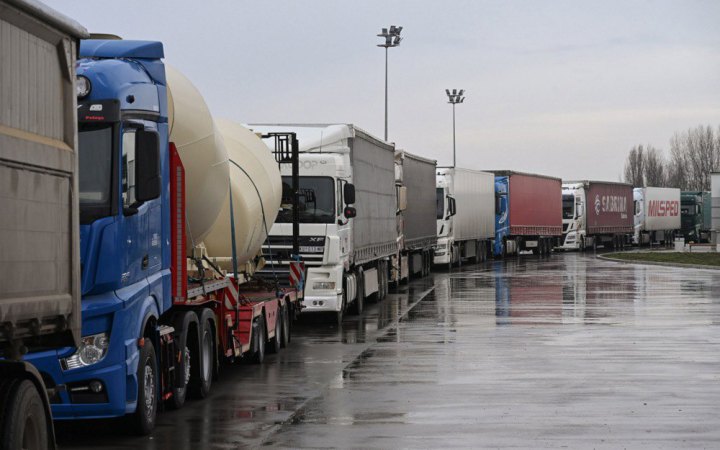 Чорногорії може загрожувати дефіцит пального через блокаду далекобійників