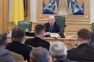 Турчинов доручив губернаторам підготувати плани оборони областей