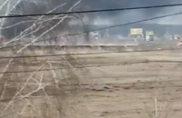 Українські війська спалили колону ворожої техніки під Гостомелем. Відео 