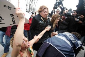 Турция выдворила активисток FEMEN за акцию у мечети