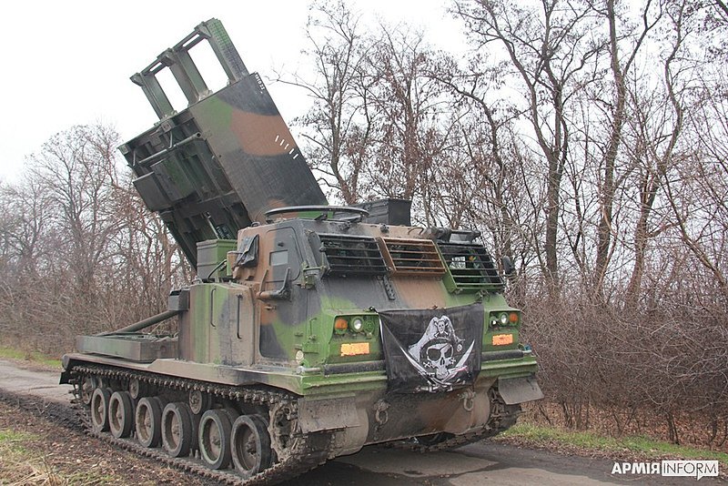Реактивна установка <i>LRU</i> (модернізований варіант <i>M270</i>) українських військових. Грудень 2022.