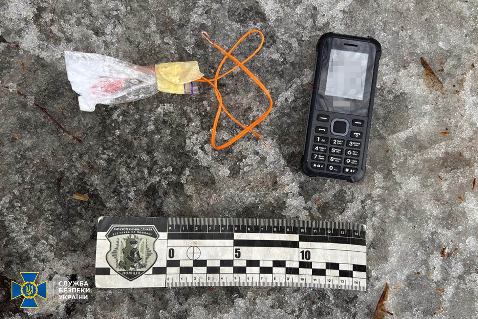 телефон, що був примотаний до бомби