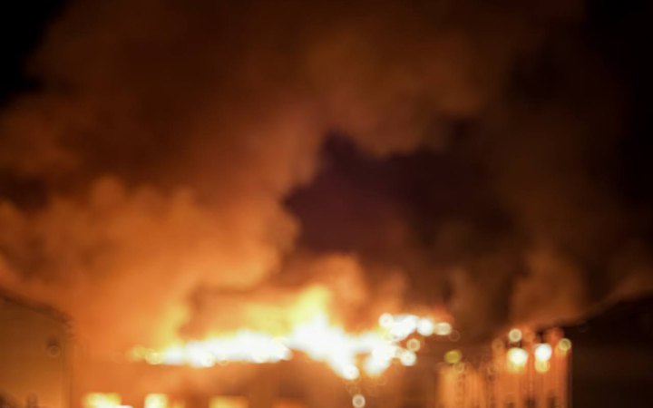 Ворог вдруге влучив по території одного з підприємств на околиці Сум