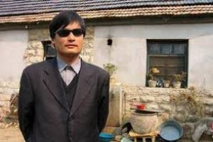 Клінтон вітає рішення Китаю щодо сліпого дисидента