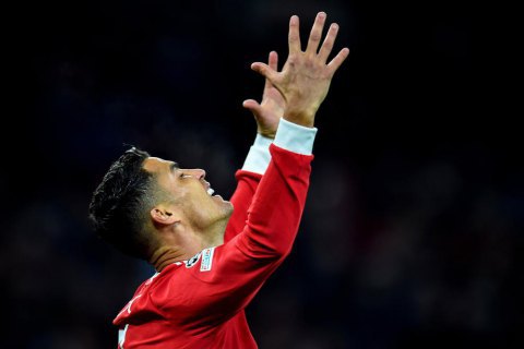 Роналду рискует потерять четверть зарплаты в случае непопадания "Манчестер Юнайтед" в Лигу чемпионов