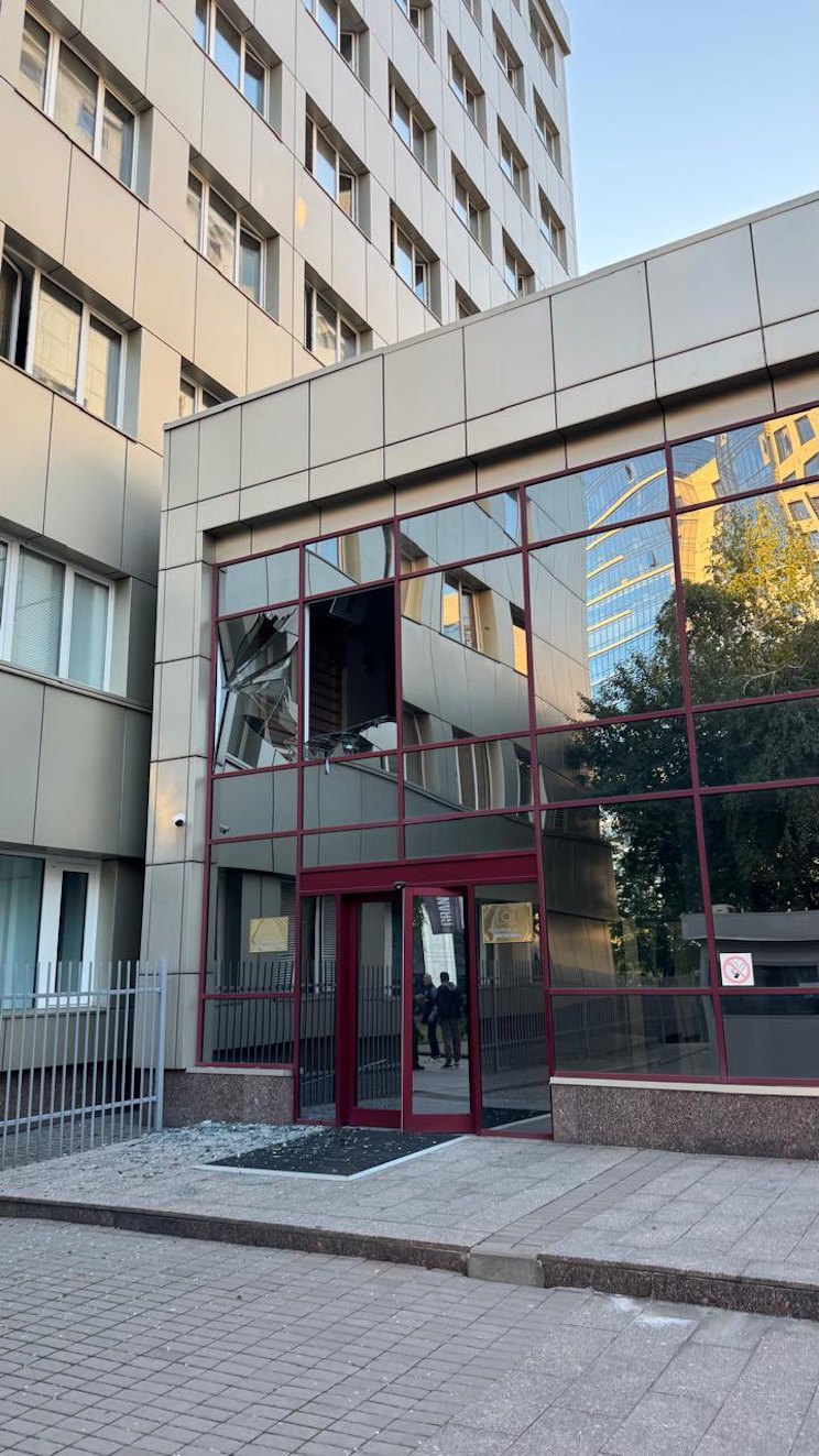 Пошкоджено будівлю представництва ЄС